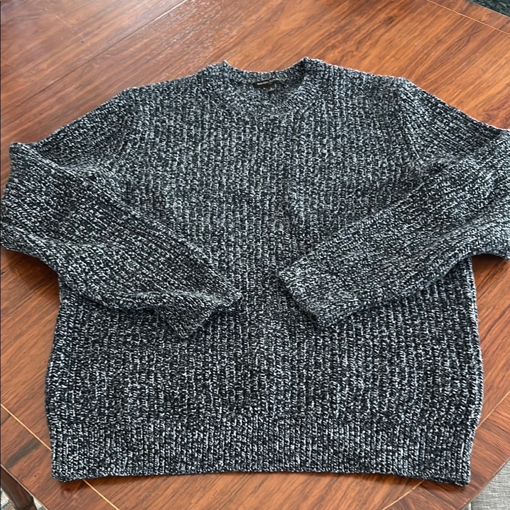 Banana Republic Men's Black and Gray Sweater